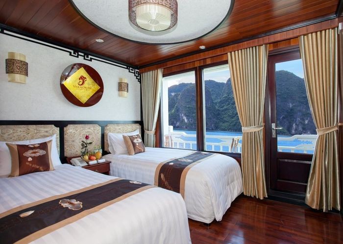 Phòng nghỉ ấm áp với hệ thống nội thất bằng gỗ cao cấp- Du thuyền Viola