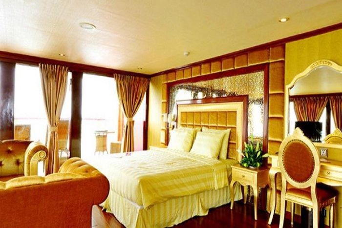 Các phòng trên du thuyền đều được trang bị đầy đủ nội thất. 