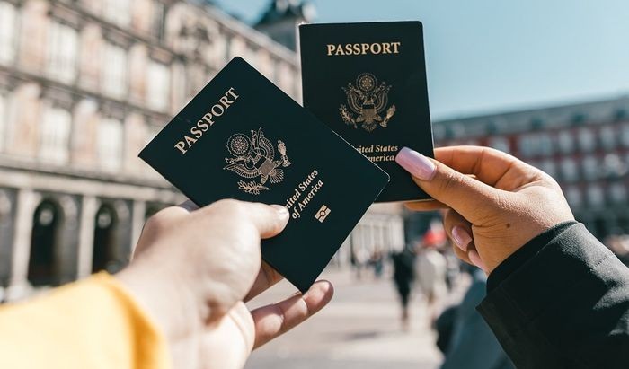 Lệ phí xin visa công tác thay đổi theo từng thời điểm.