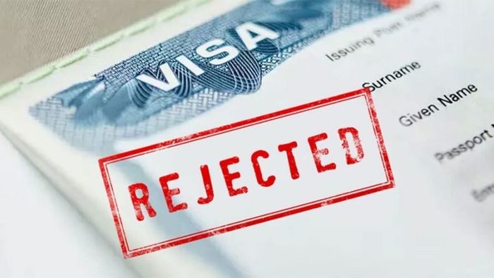 Dễ bị từ chối visa là nhược điểm khi làm thủ tục xin visa Canada online. - cách làm visa Canada online