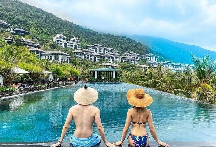 Khách sạn 5 sao ở Đà Nẵng - Hồ bơi tại khách sạn 