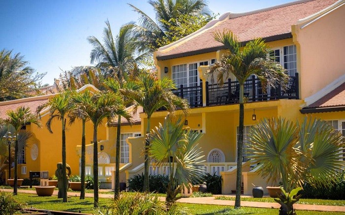 Khách sạn ở Hội An - Màu sơn vàng nổi bật 
