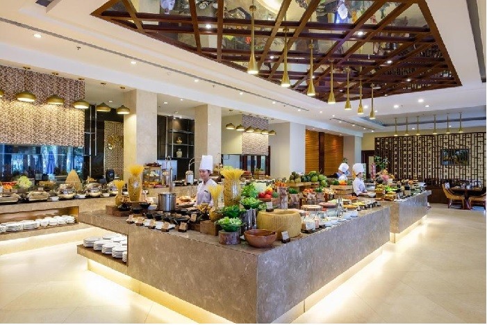 Khách sạn 5 sao ở Đà Nẵng - Vô số các món ăn từ Á sang  u trong nhà hàng