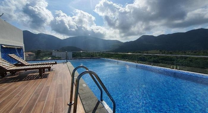Khách sạn 3 sao ở Côn Đảo - Bể bơi tại khách sạn