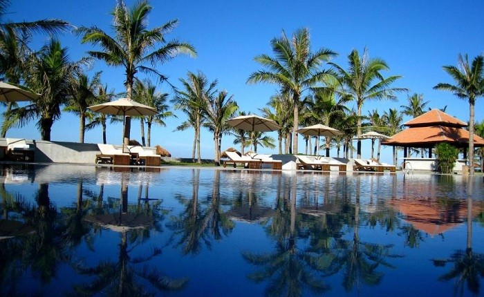 Khách sạn 4 sao ở Huế - View biển hoàn mỹ của resort Lapochine