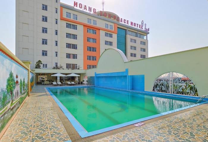 Khách sạn 4 sao ở Ninh Bình - Hồ bơi tại khách sạn -