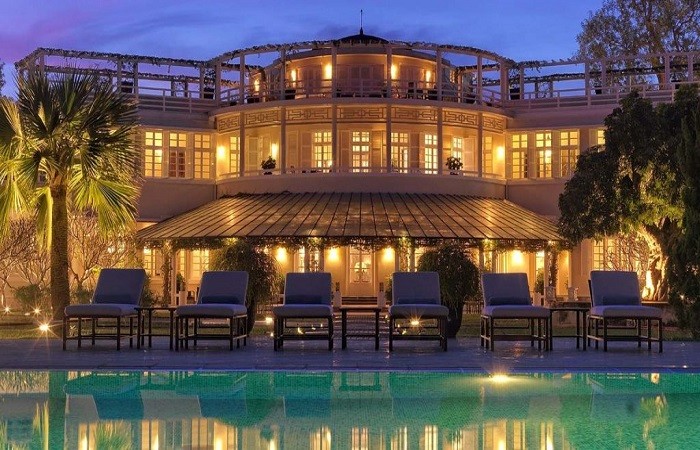 Khách sạn 5 sao ở Huế -Azerai La Residence Hue lung linh khi đèn lên