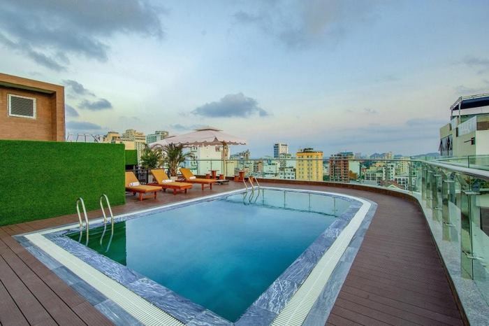 Khách sạn đẹp ở Đà Nẵng - Hồ bơi tại Kiwi Hotel & Apartments 