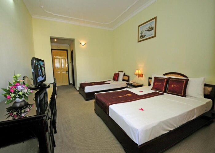 Khách sạn đẹp ở Huế - Các phòng tại khách sạn Duy Tân Huế được trang bị với đồ nội thất gỗ