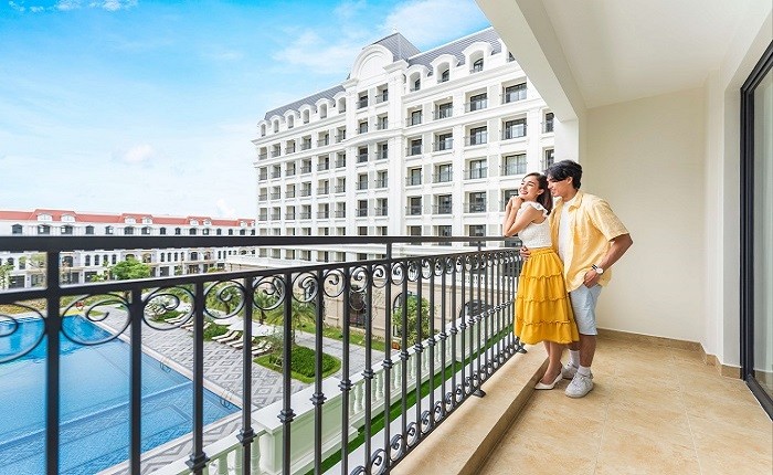 Khách sạn đẹp ở Phú Quốc - Các phòng tại Hotel VinWonders đều có ban công view đẹp