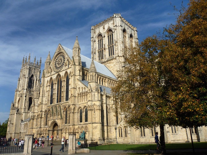 Phong cách kiến trúc và nghệ thuật ấn tượng của Nhà thờ Durham và nhà thờ York