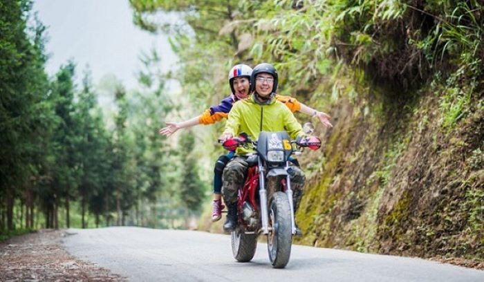 Nhiều bạn trẻ đi xe máy đến Hội An. - du lịch Hội An giá rẻ