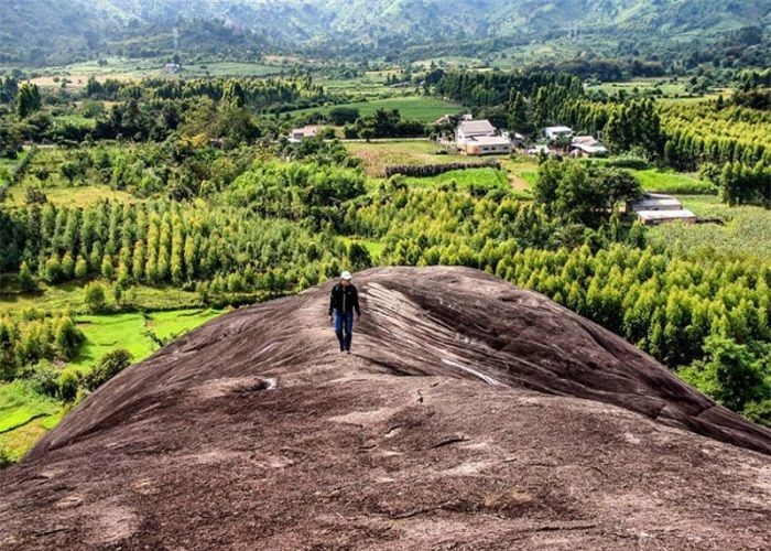 Đá Voi Mẹ tảng đá nguyên khối ly kỳ và bí ẩn..- Du lịch Buôn Ma Thuột giá rẻ