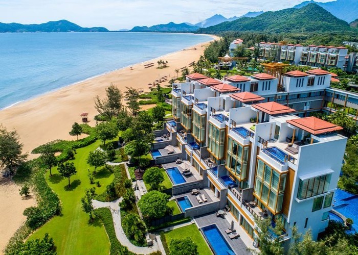 Angsana Lăng Cô Resort trải dài theo đường bờ biển