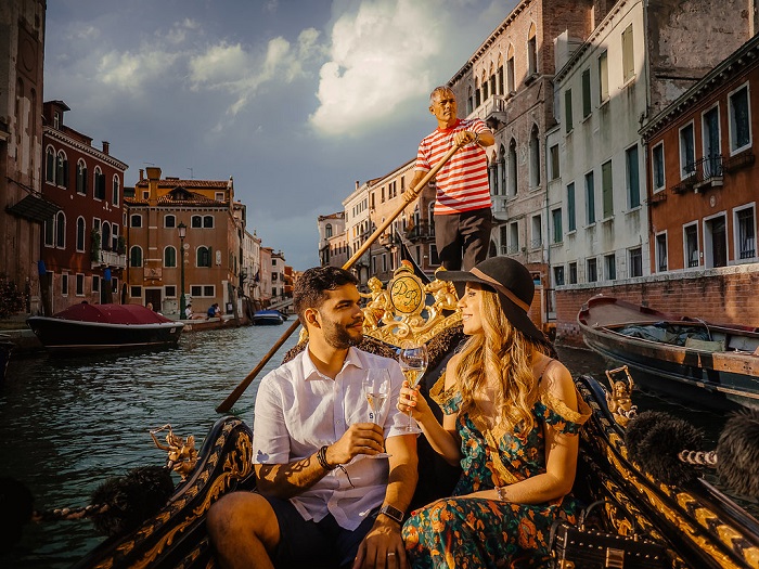 Ngồi thuyền Gondola ở Venice