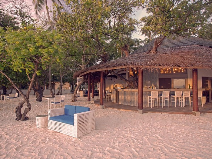Malahini-Kuda-Bandos-Resort-bar