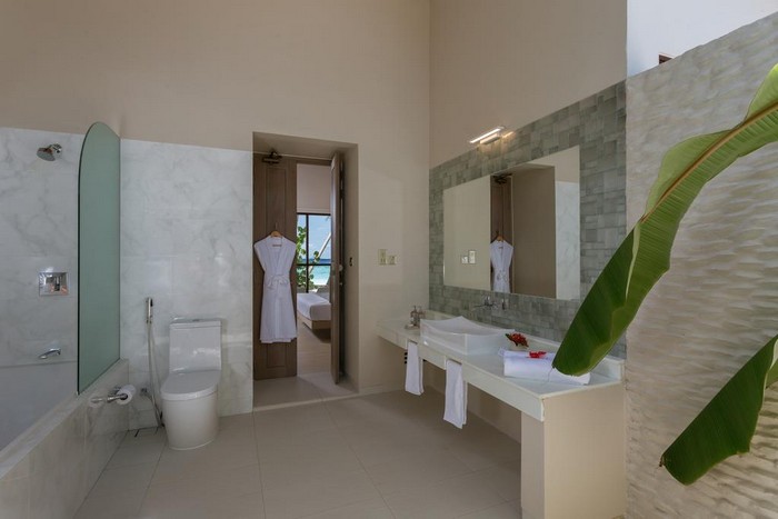 Malahini-Kuda-Bandos-Resort-wc-villa