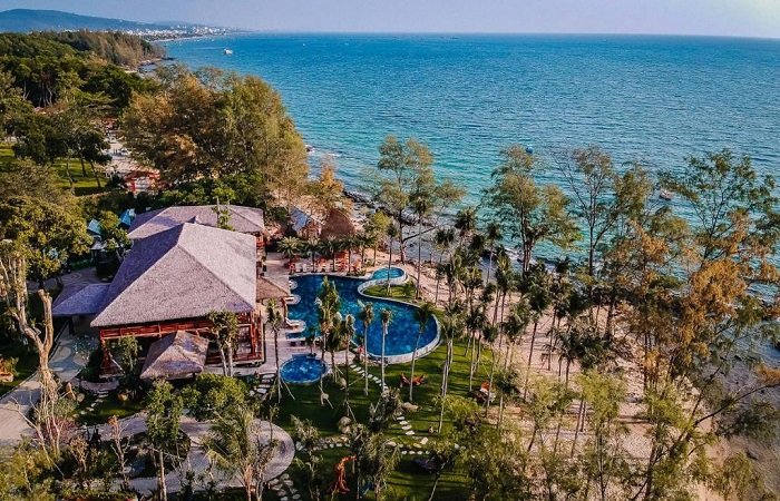 Ocean Bay Resort nằm ngay bên bờ biển