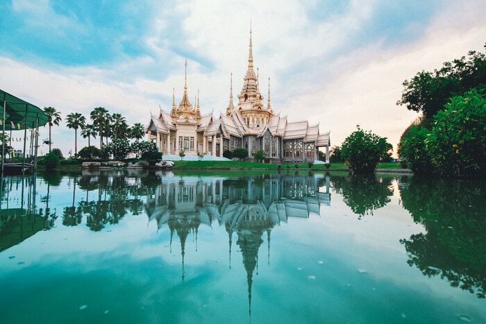 Tham gia tour du lịch free & easy Thái Lan còn là bước vào không gian linh thiêng