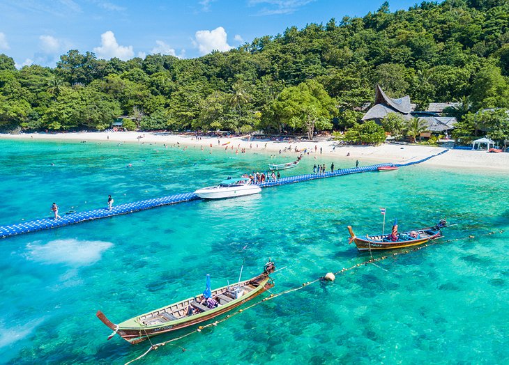Phuket là điểm đến thích hợp cho các gia đình khi tham gia tour du lịch free & easy Thái Lan