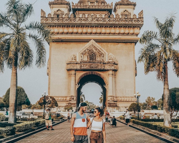Tour du lịch free & easy Lào đến Khải Hoàn Môn