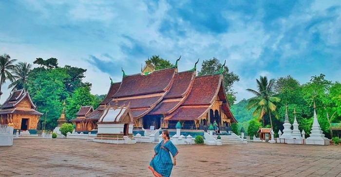 Tour du lịch free & easy Lào ghé thăm ngôi đền linh thiêng