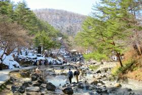 Lịch trình cho tour trong ngày đến suối nước nóng Kusatsu Nhật Bản