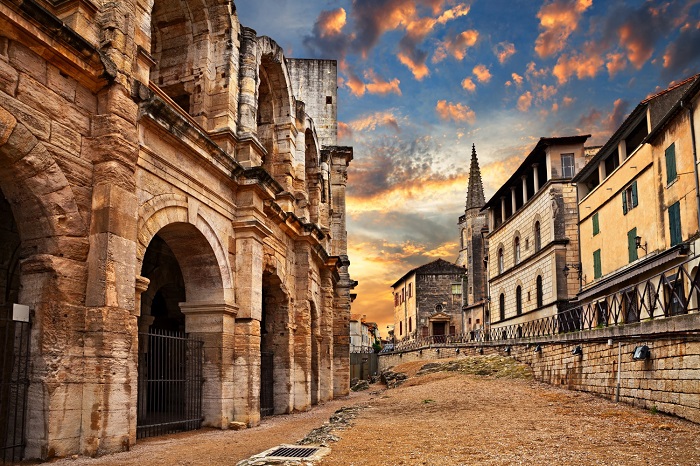 Thăm quan  thành phố Arles 