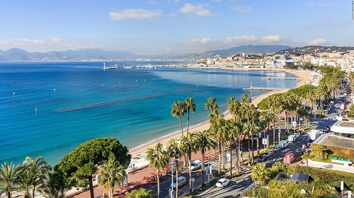 Tự do ngắm cảnh biển Địa Trung Hải ở Cannes