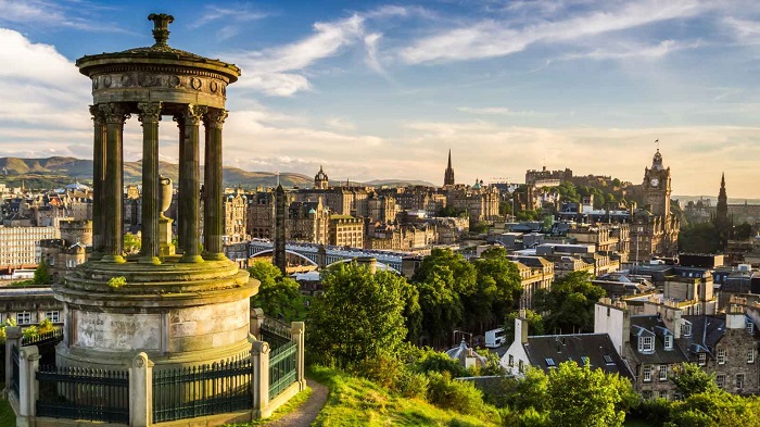 Edinburgh là thủ đô cổ kính của Scotland