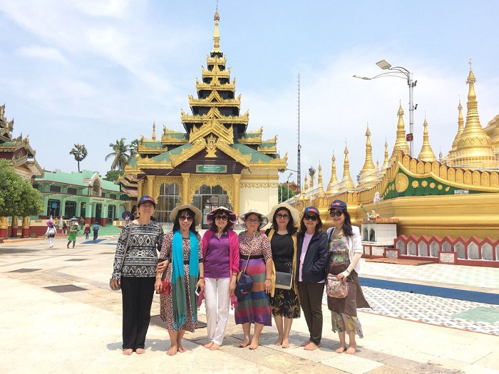 Du khách tham quan trải nghiệm tại Myanmar