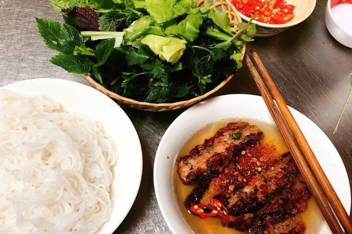 'No sập bụng' với các món ăn vặt chợ Đồng Xuân ngon bổ rẻ
