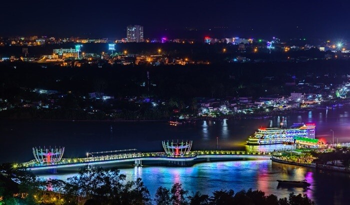 Cầu đi bộ Ninh Kiều Cần Thơ đẹp nhất về đêm
