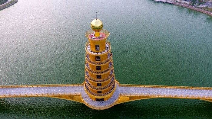 Cầu đi bộ ở Việt Trì, Phú Thọ - tòa tháp 7 tầng