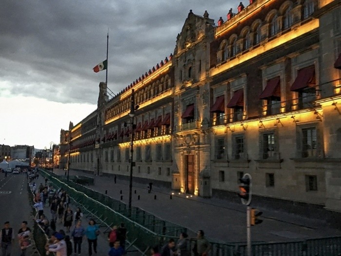 Cung điện quốc gia Mexico lộng lẫy về đêm