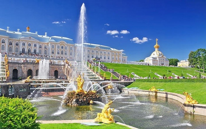 Cung điện Peterhof - một trong những cung điện và lâu đài ở Nga nổi tiếng nhất
