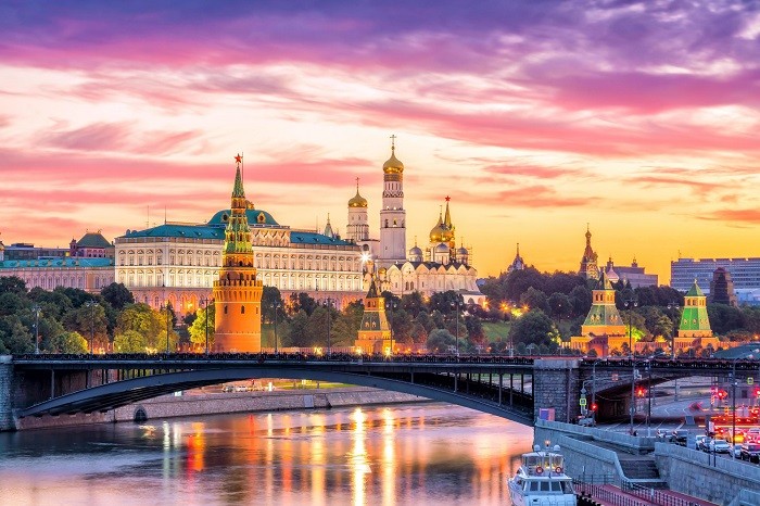 Điện Kremlin ở St. Peterbourg - cung điện và lâu đài ở Nga