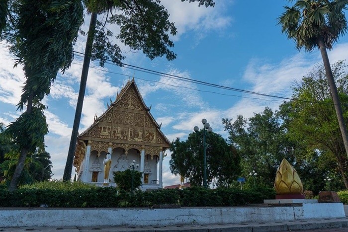 Theo bạn: Đi du lịch Lào có cần visa và hộ chiếu không?