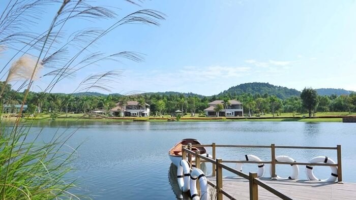 30/4 tourist destination near Hanoi - Dai Lai Lake