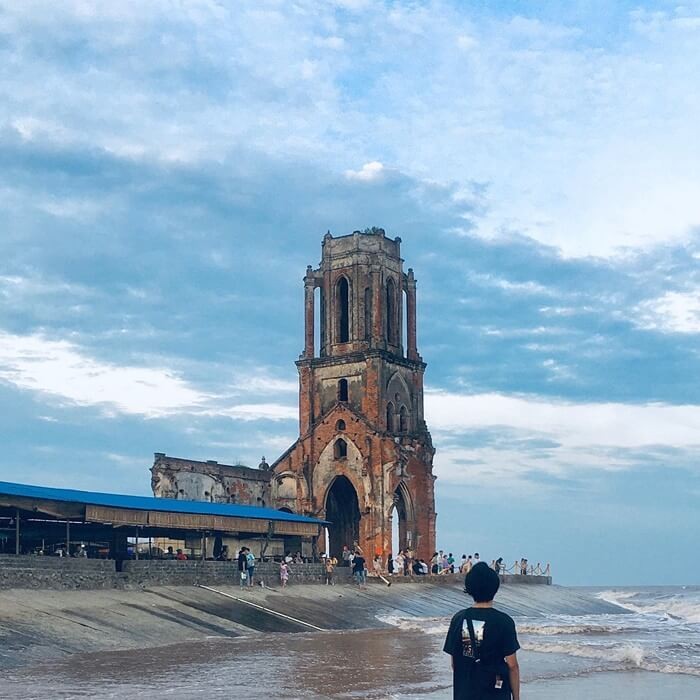 Địa điểm du lịch 30/4 gần Hà Nội - nhà thờ đổ Hải Lý
