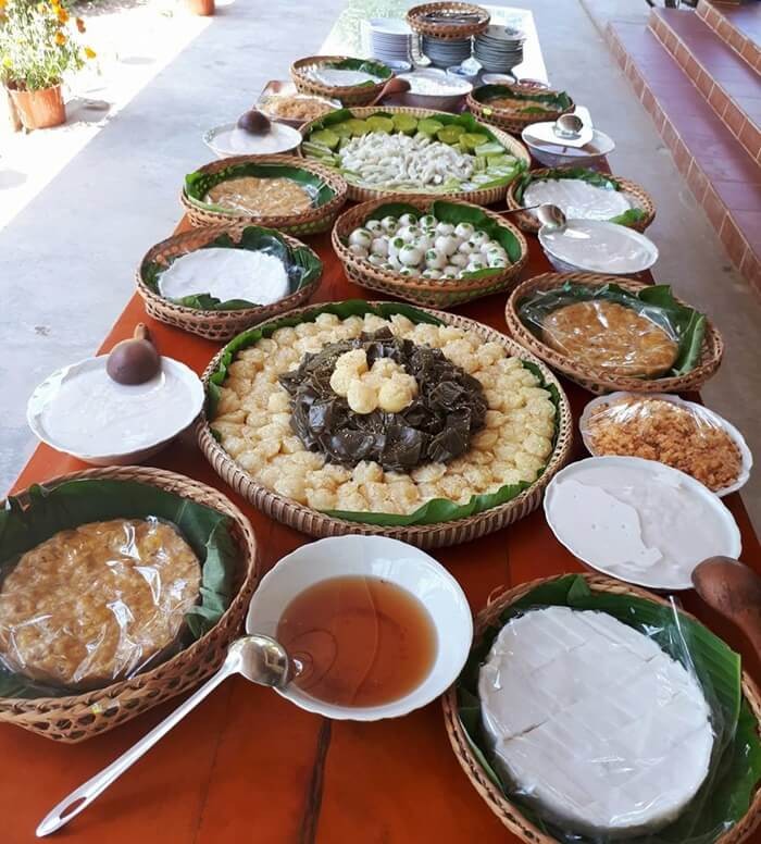 Du lịch Côn Sơn, Cần Thơ - buffet bánh