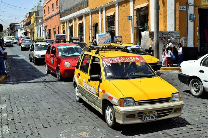 giao thông công cộng ở Peru - taxi đi chung