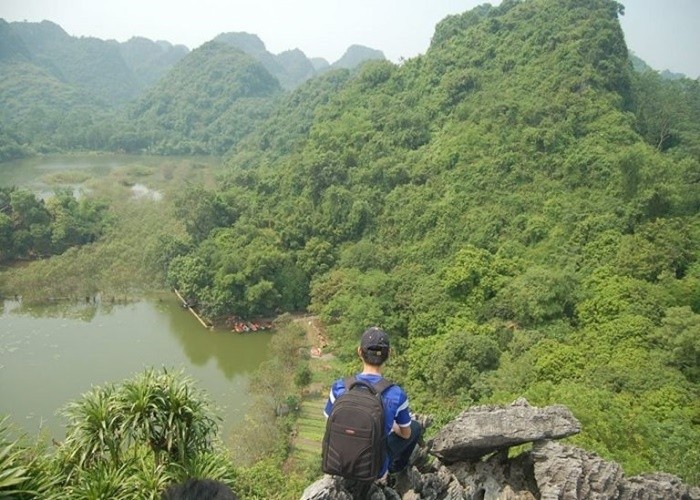 Ngắm hồ Quan Sơn trên đỉnh Hoa Quả Sơn