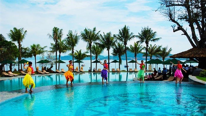 'Jubilant island stir' Hon Tam Nha Trang in summer tourist season