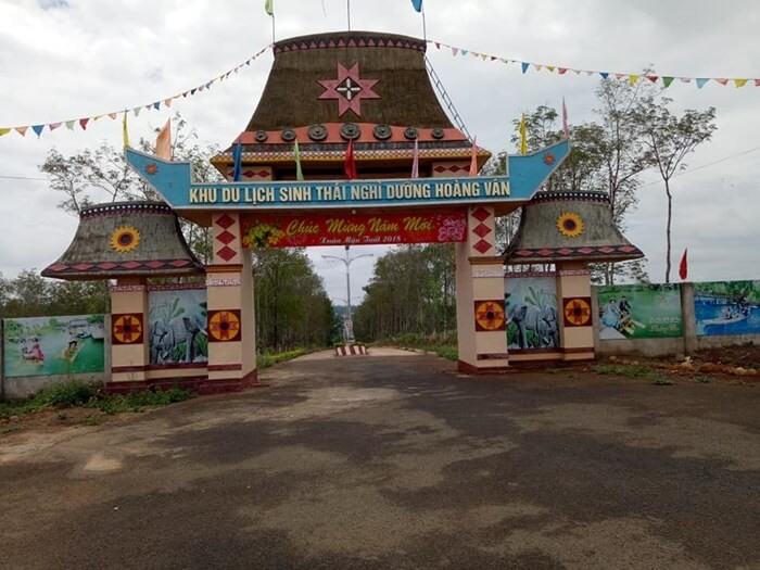 Hoang Van eco-tourism area - entrance gate