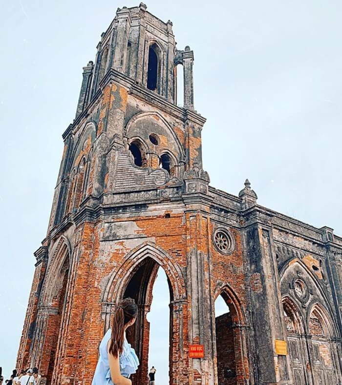 Thỏa sức 'bung lụa' bên nhà thờ đổ Nam Định cho team sống ảo