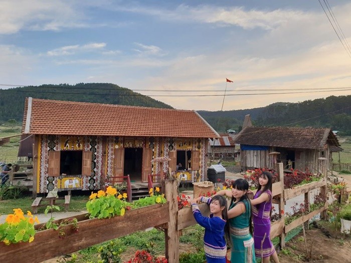 The community-based village of Kon Bring peace in the midst of the Central Highlands