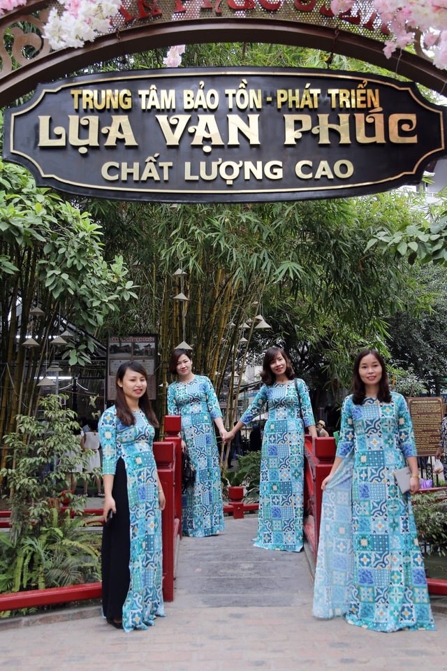 Van Phuc silk village and traditional cultural beauty from thousands of years