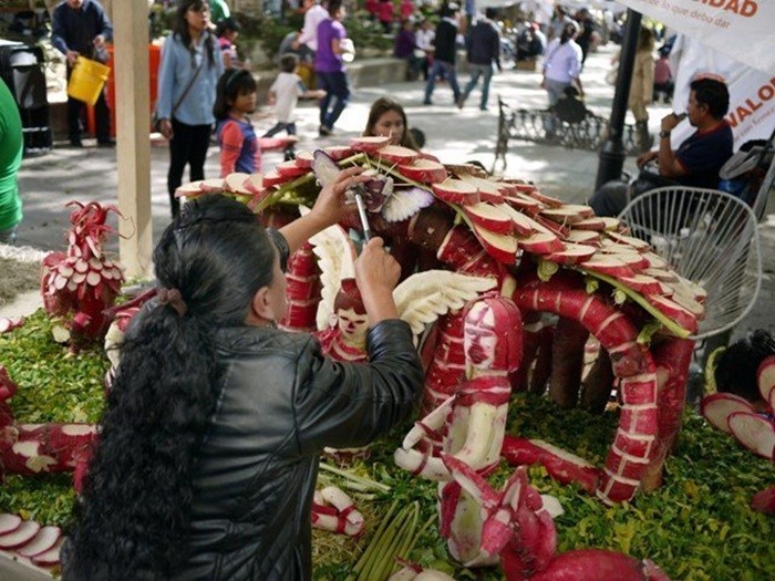 Lễ hội củ cải Oaxaca thu hút nhiều người tham gia