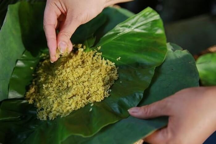 Where to buy rice cakes in Hanoi - yellow flower sticky rice
